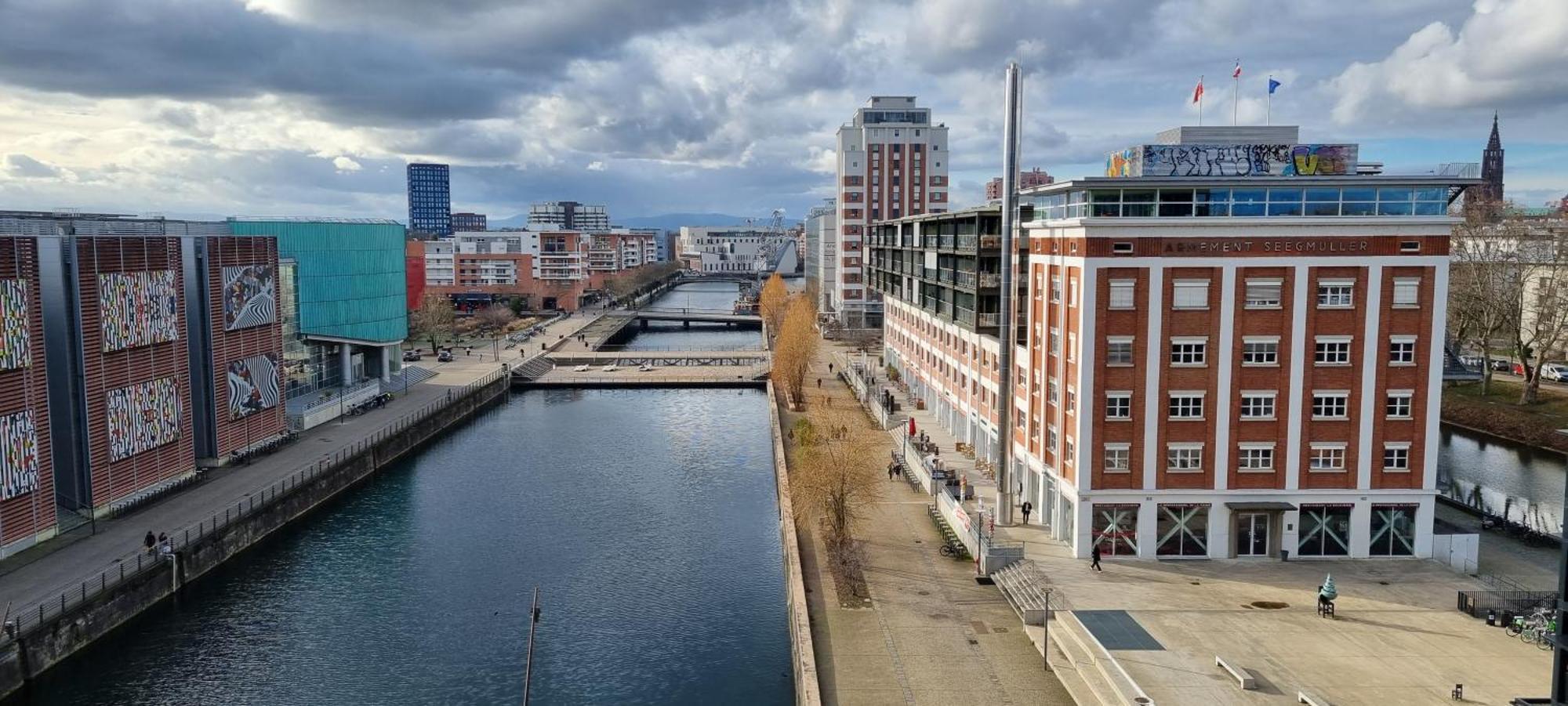 Bel Appartement Contemporain Avec Terrasse Climatisation Et Parking Payant En Option Apartament Strasburg