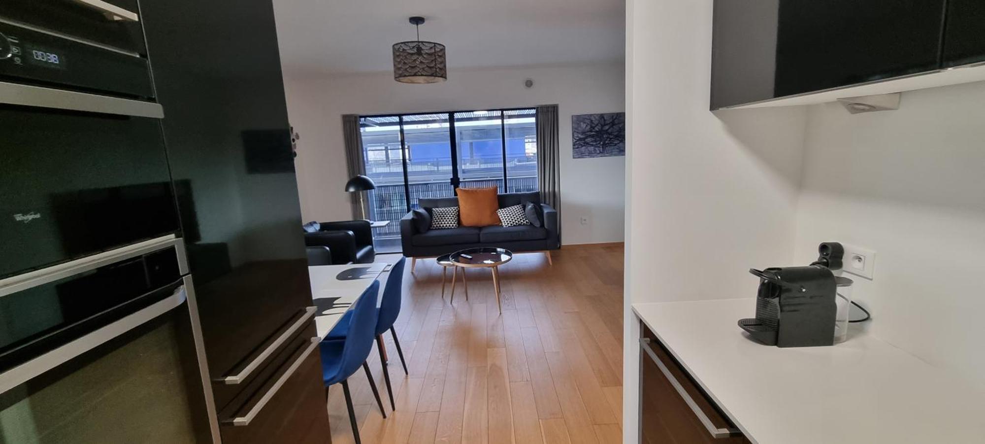 Bel Appartement Contemporain Avec Terrasse Climatisation Et Parking Payant En Option Apartament