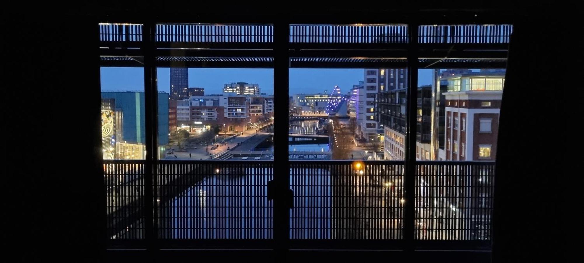 Bel Appartement Contemporain Avec Terrasse Climatisation Et Parking Payant En Option
