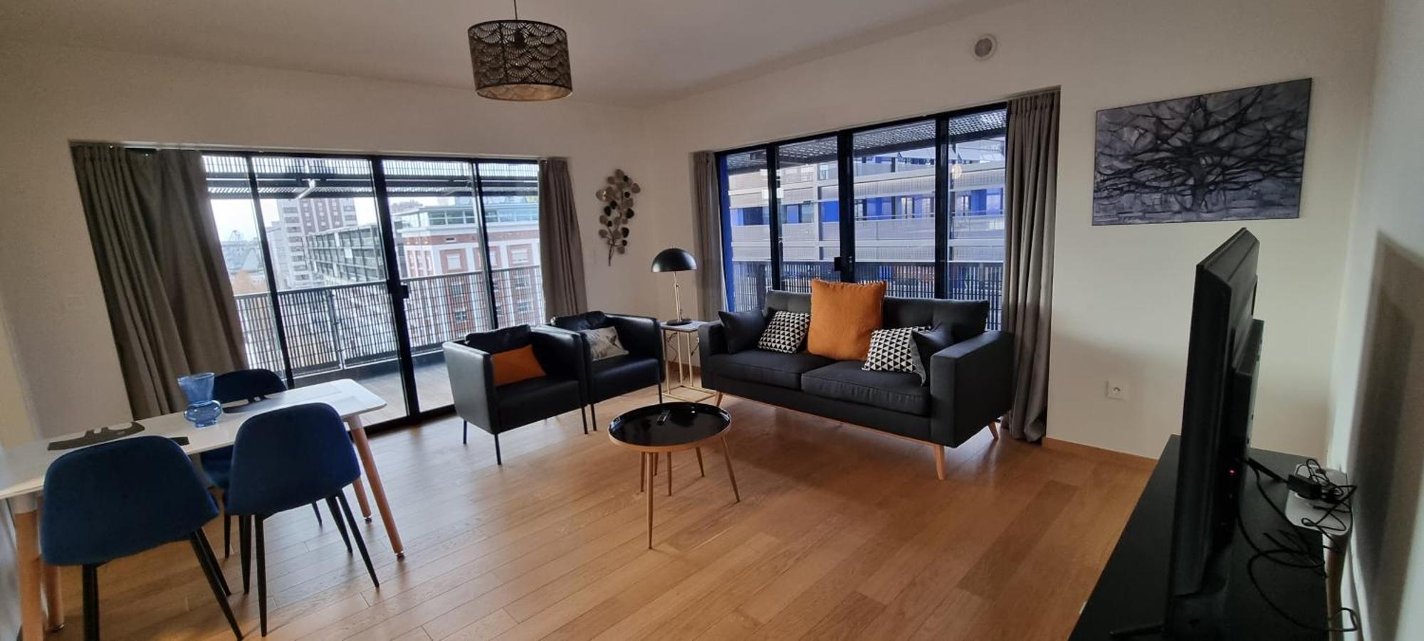 Bel Appartement Contemporain Avec Terrasse Climatisation Et Parking Payant En Option Apartament