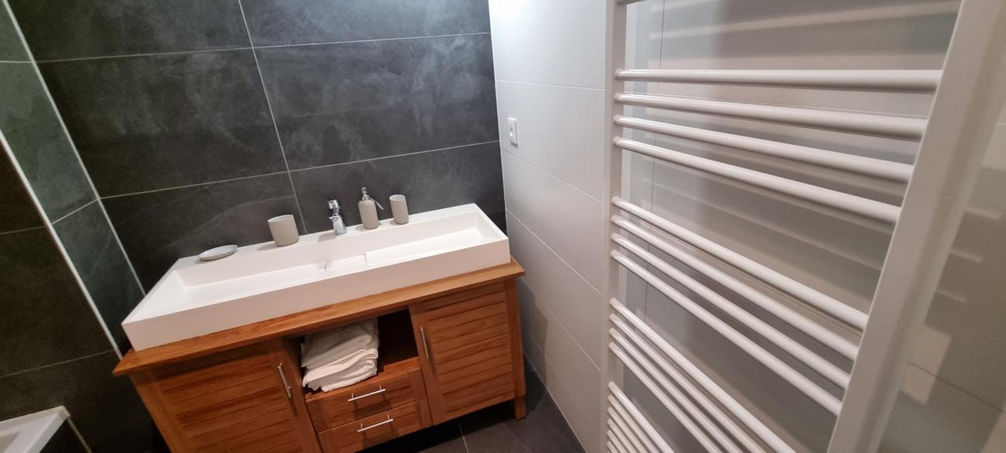 Bel Appartement Contemporain Avec Terrasse Climatisation Et Parking Payant En Option Apartament *