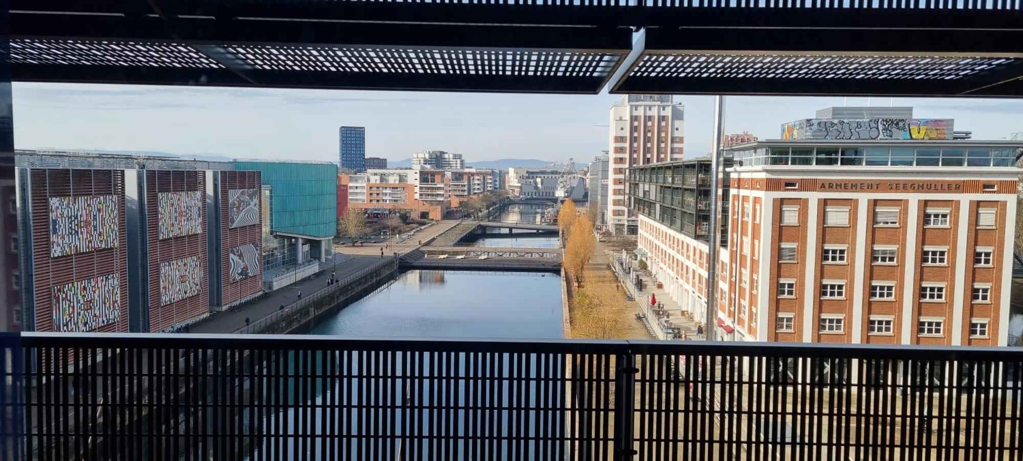 Apartament Bel Appartement Contemporain Avec Terrasse Climatisation Et Parking Payant En Option *