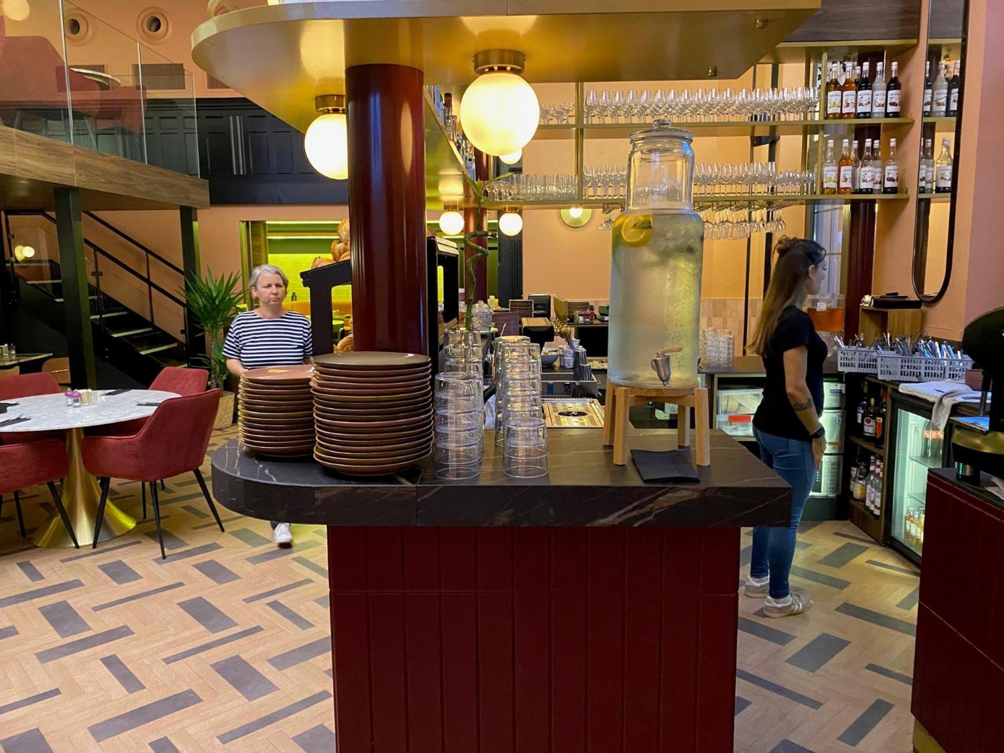 Clapclap Hotel, Food & Bar 3*