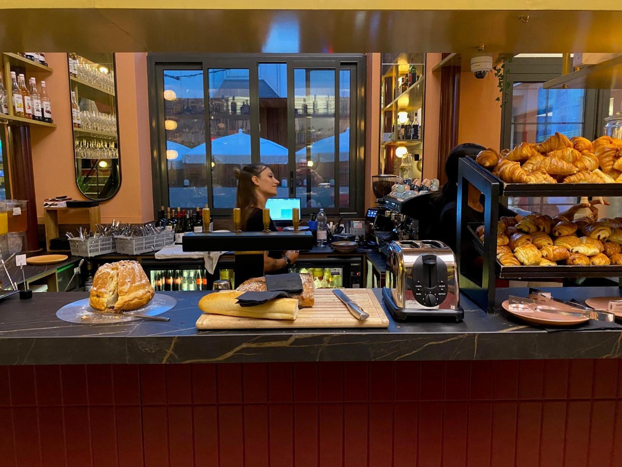 Clapclap Hotel, Food & Bar Strasburg