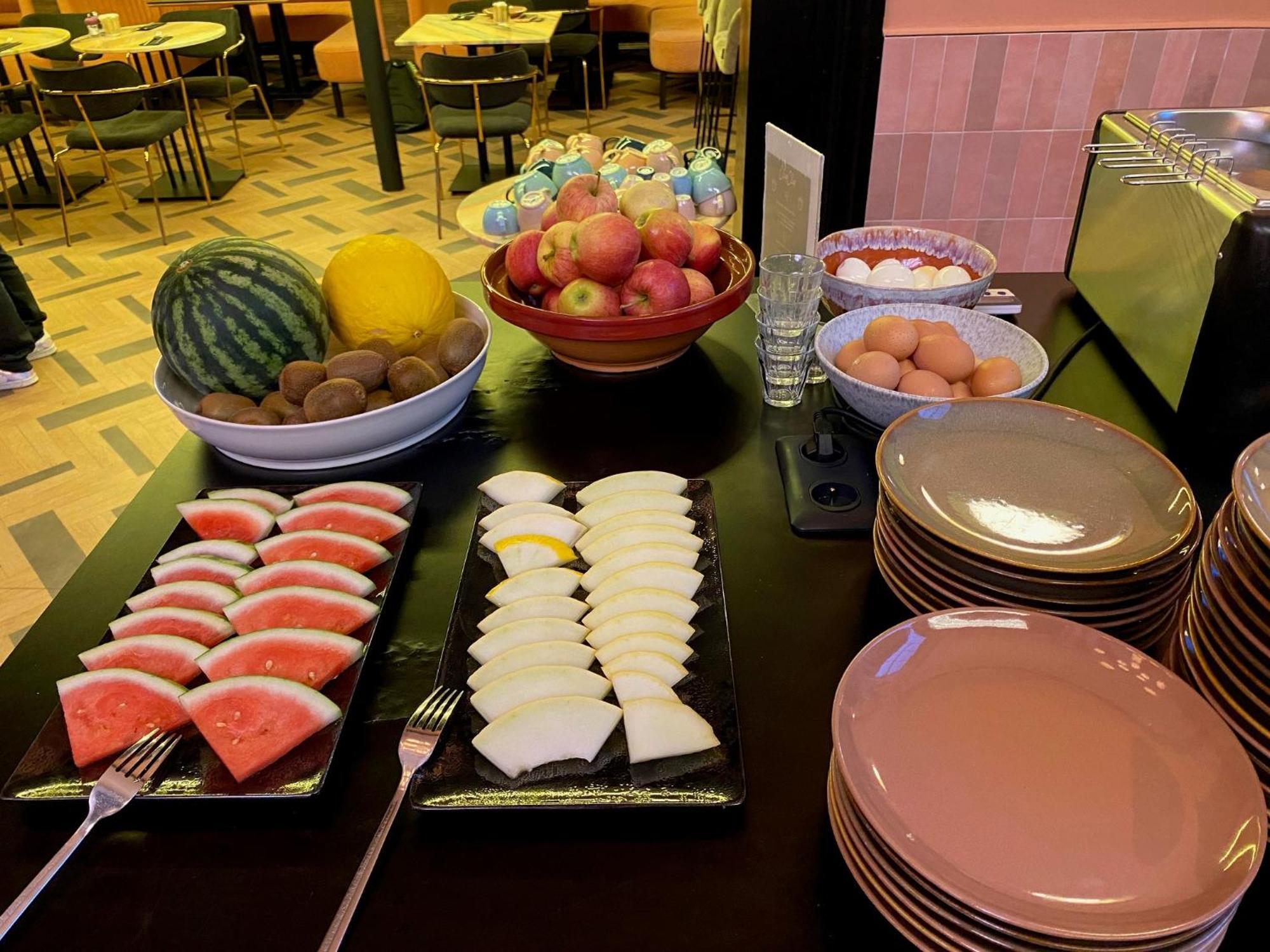 Clapclap Hotel, Food & Bar Hotel