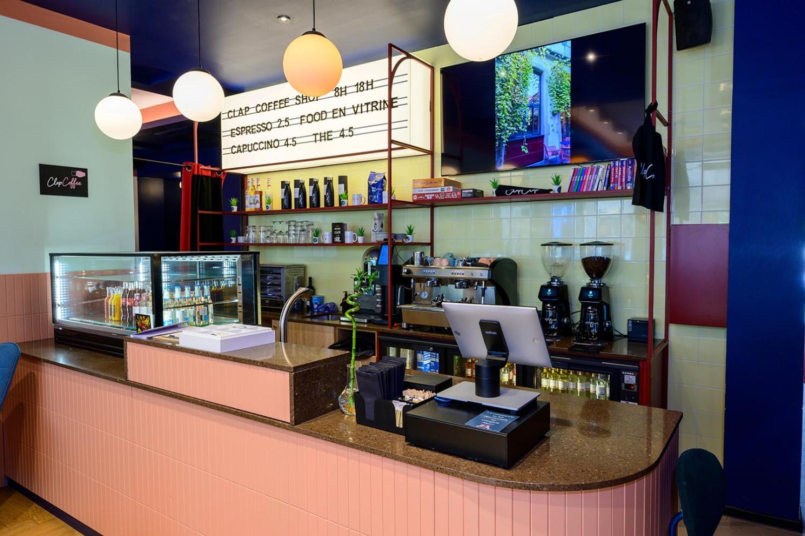 Clapclap Hotel, Food & Bar 3*