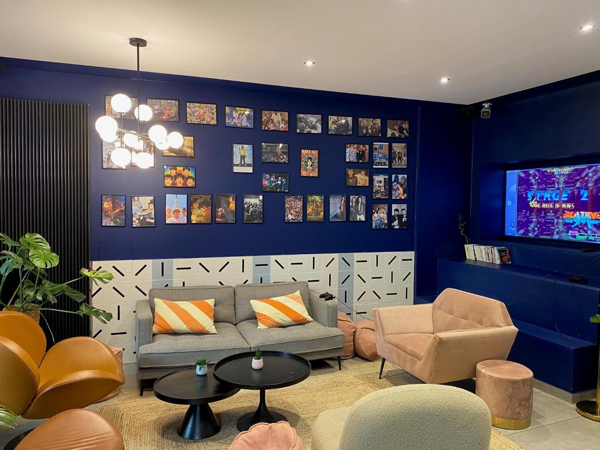 Clapclap Hotel, Food & Bar