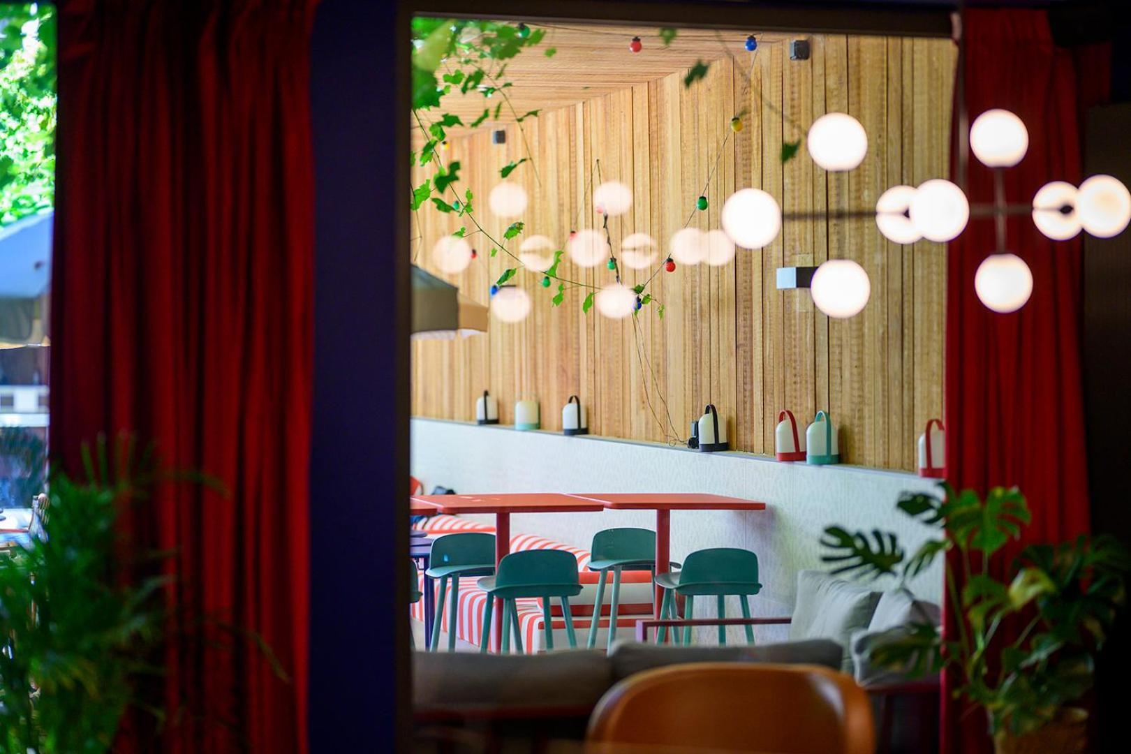 Clapclap Hotel, Food & Bar Hotel