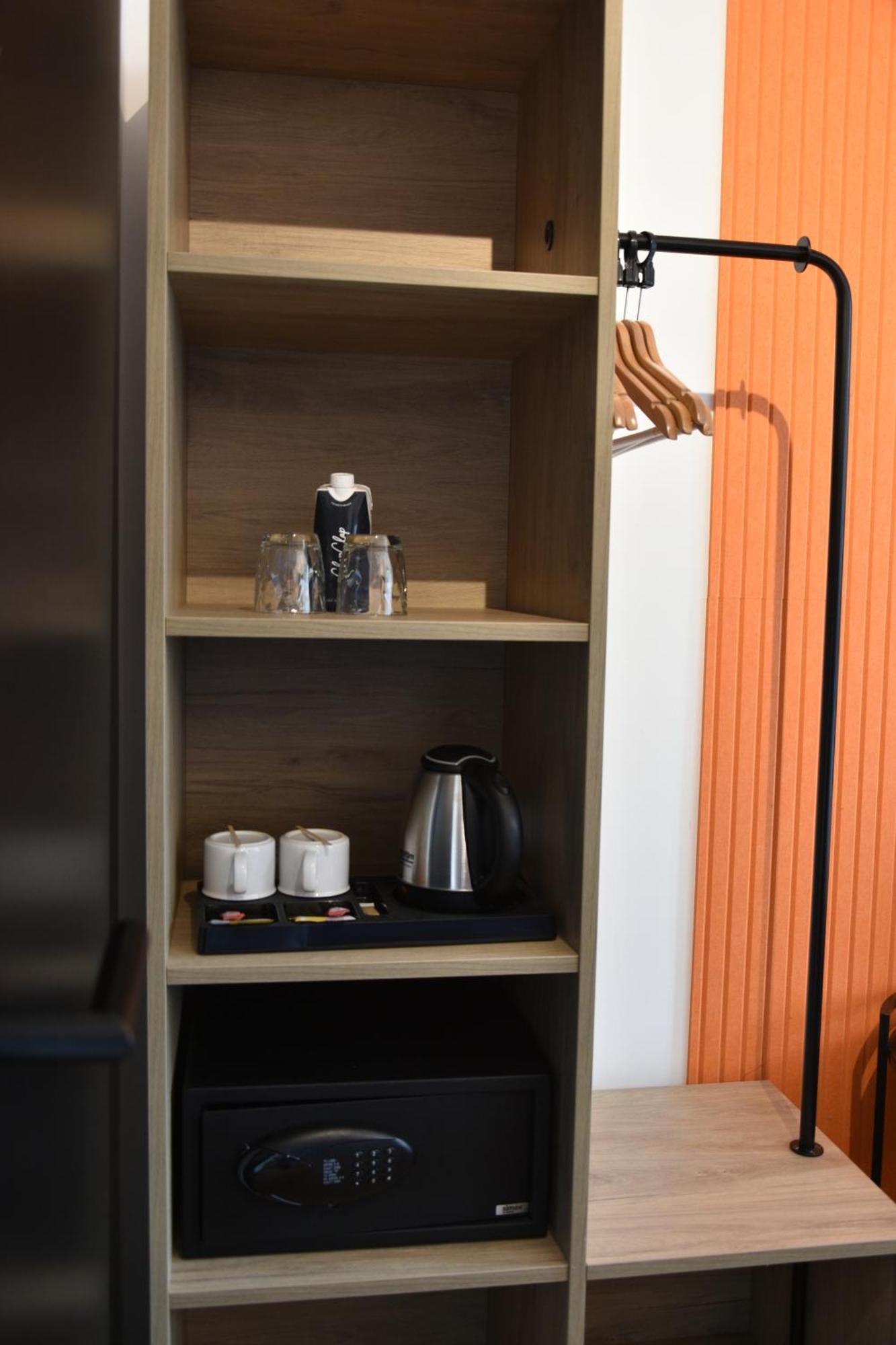 Clapclap Hotel, Food & Bar Strasburg