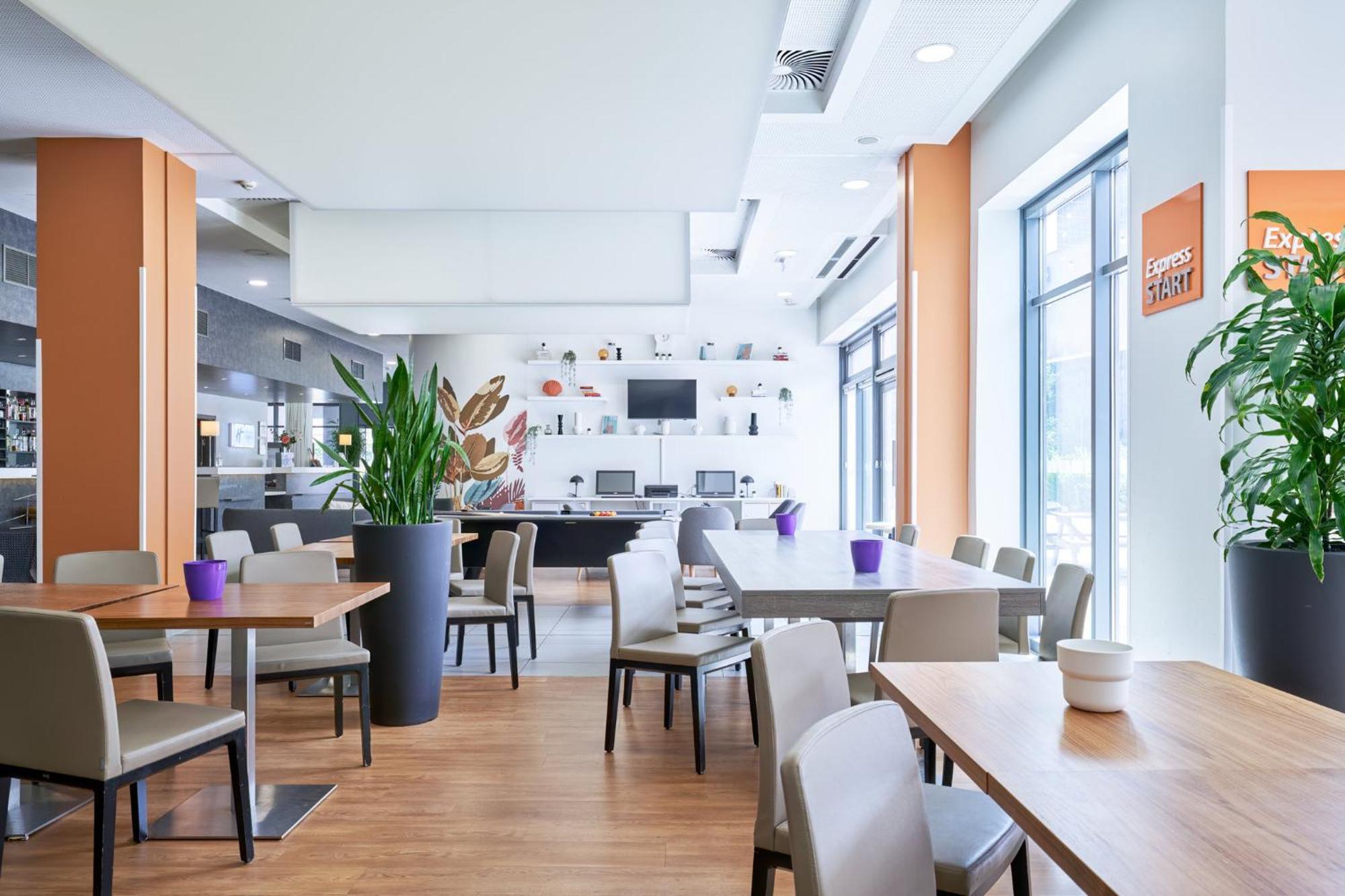 Express Centre By Ihg