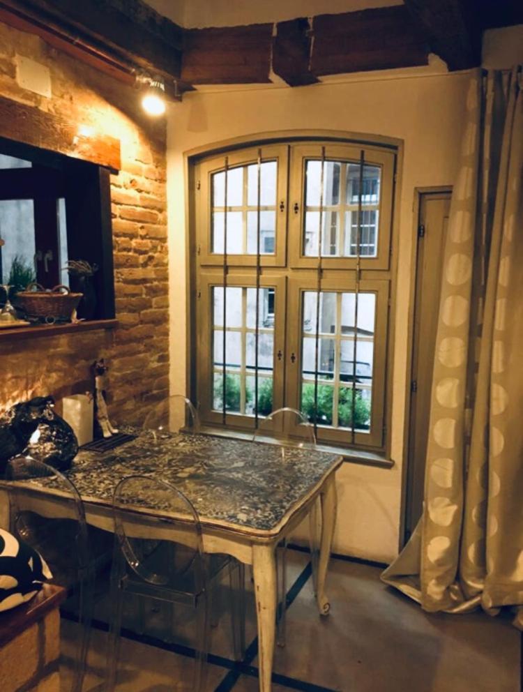 Triplex Avec Terrasse, Aux Pieds De La Cathedrale, 5 Personnes Apartment *