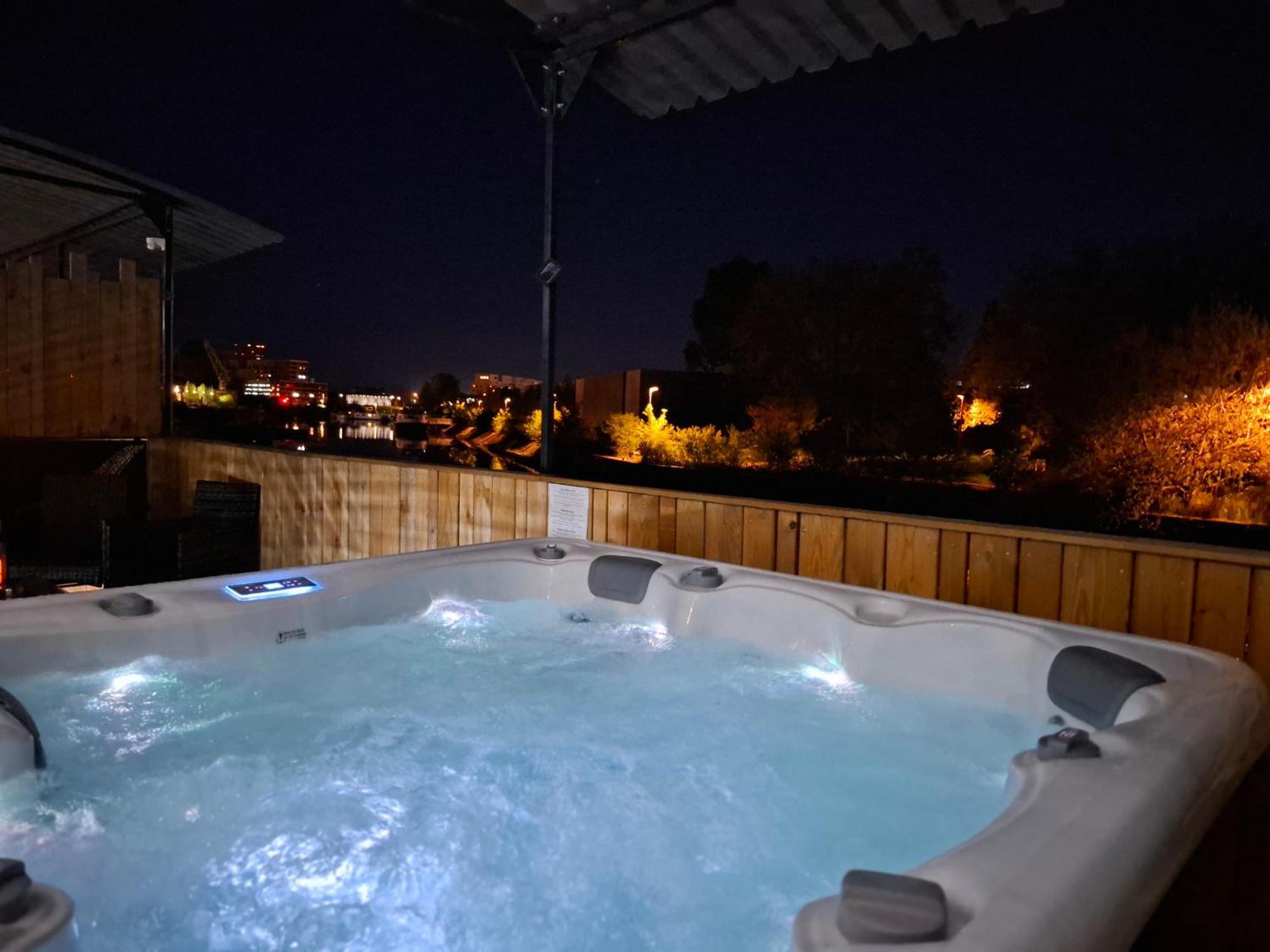Apartment La Peniche De Fabrice Avec Jacuzzi Privatif