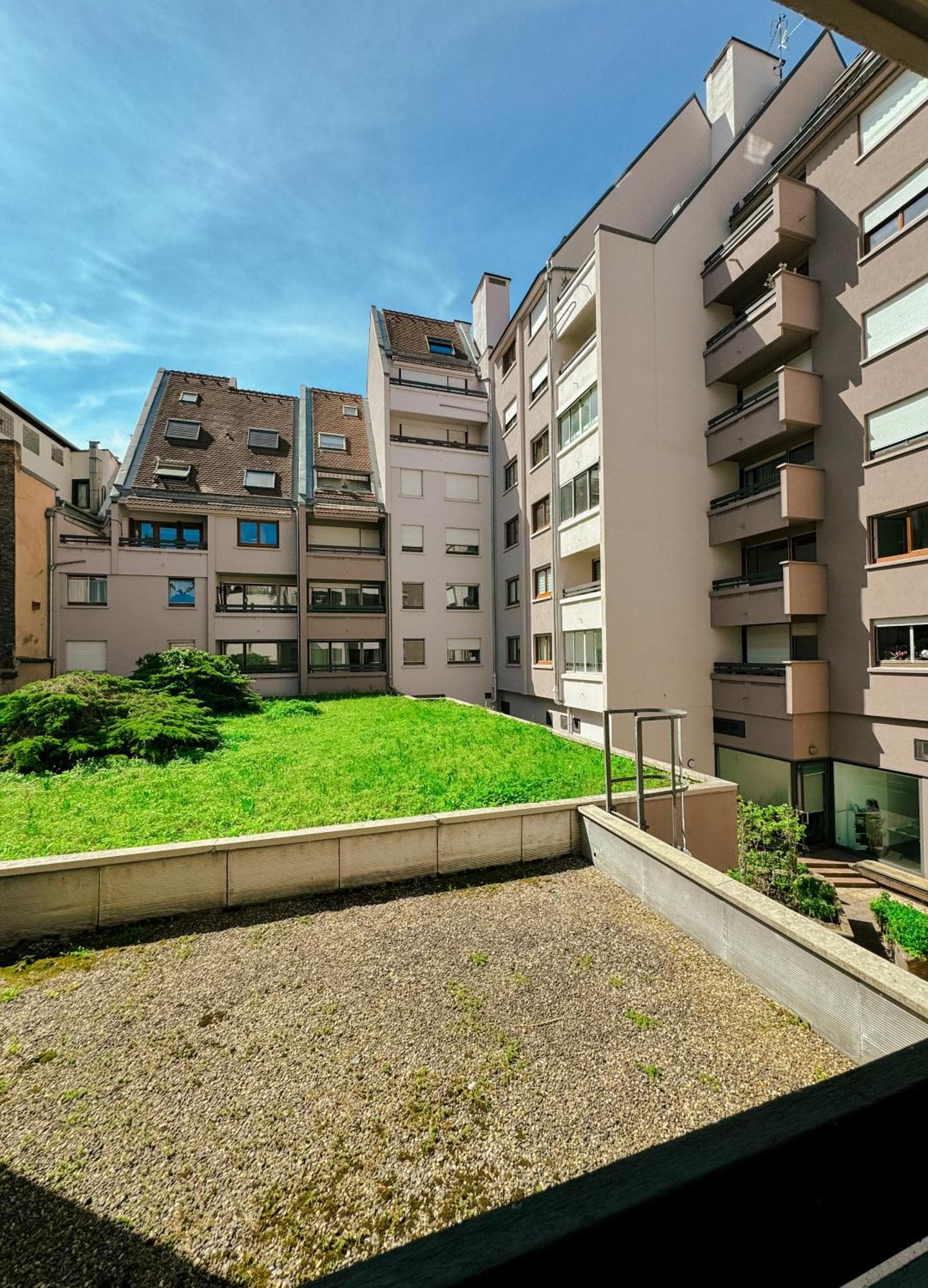 Apartment Avec Balcon Centre