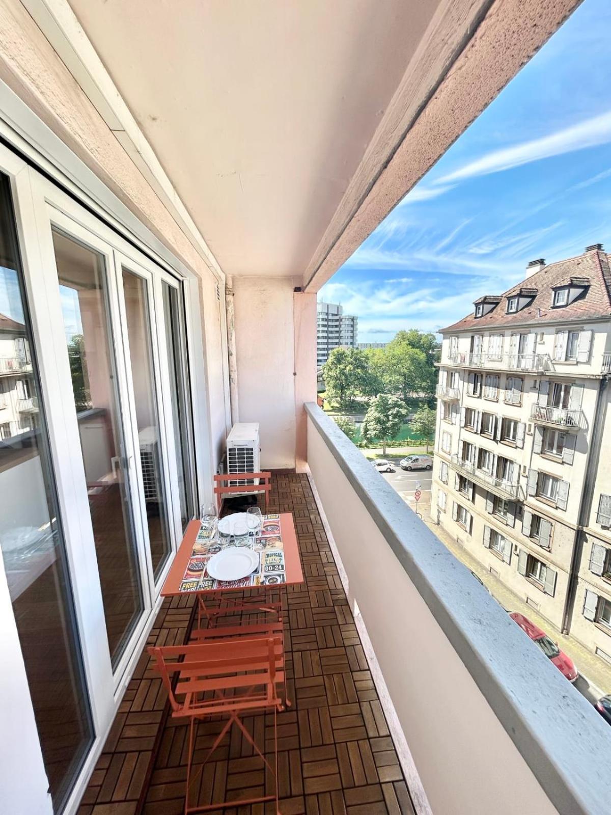 Three-room With All Comforts Very Close To The City Center Apartment *