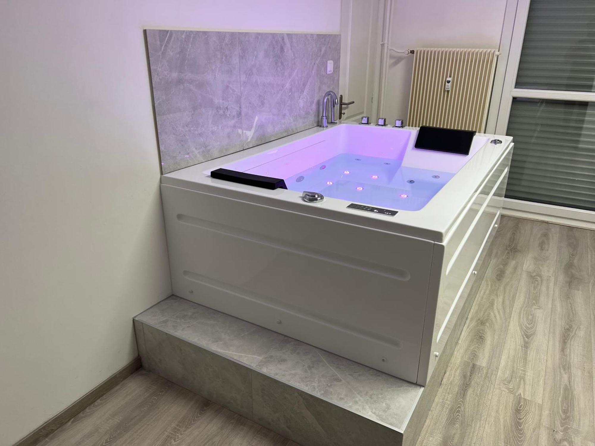 Avec Jacuzzi Proche Du Centre Apartment Straßburg