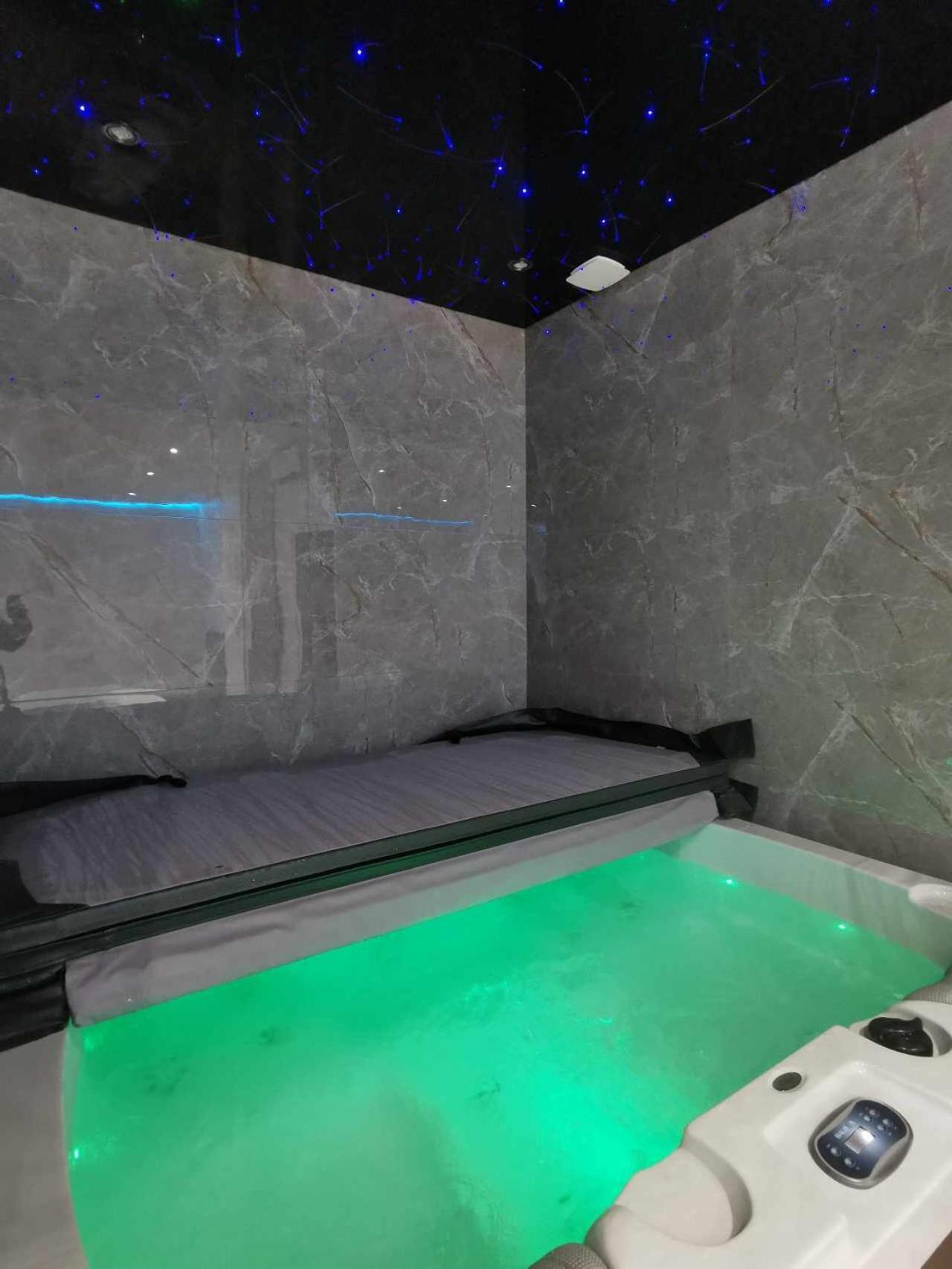 L'etoile Jacuzzi Detente & Confort Apartment