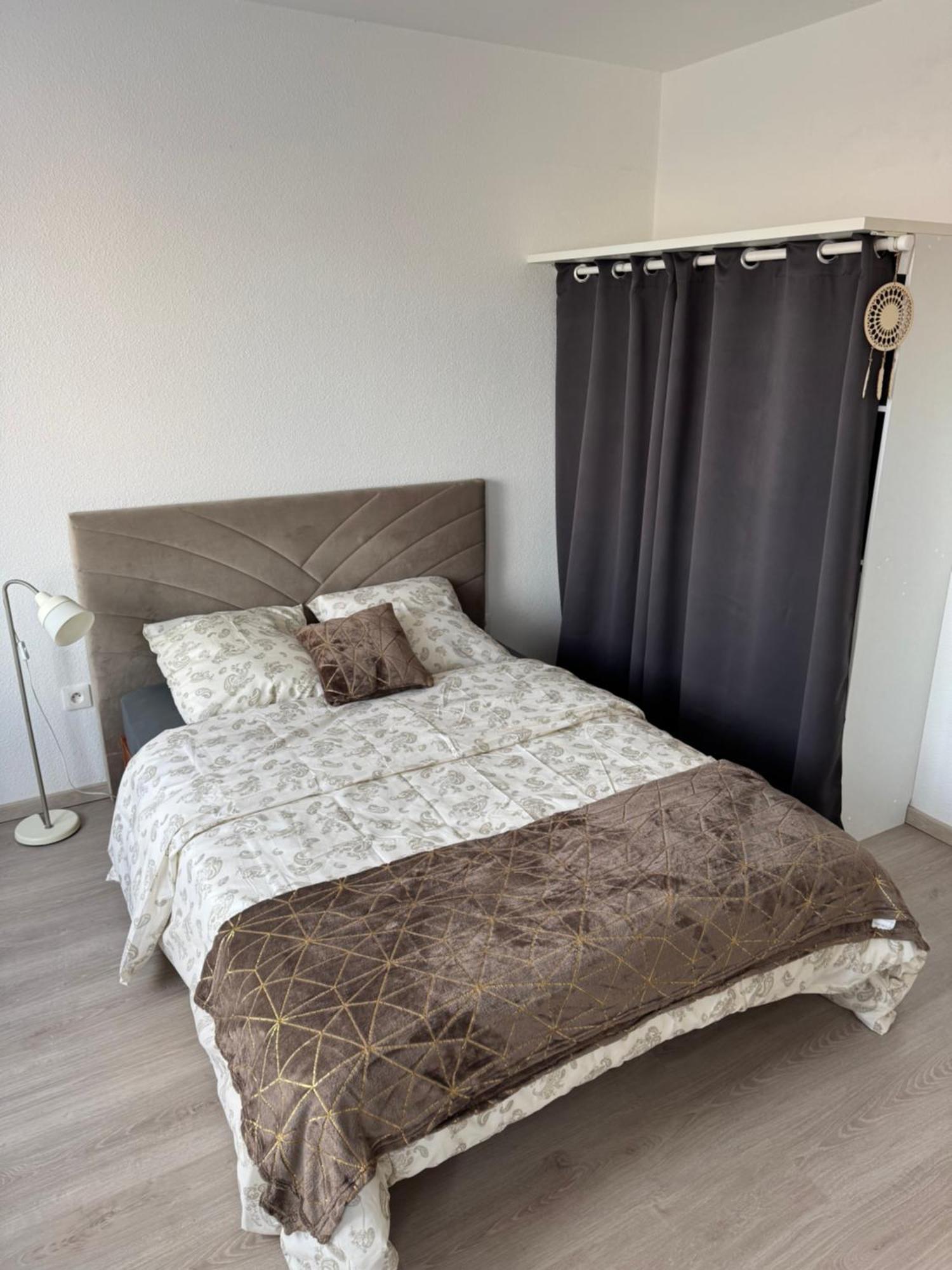 Cozy Near Tram - Center