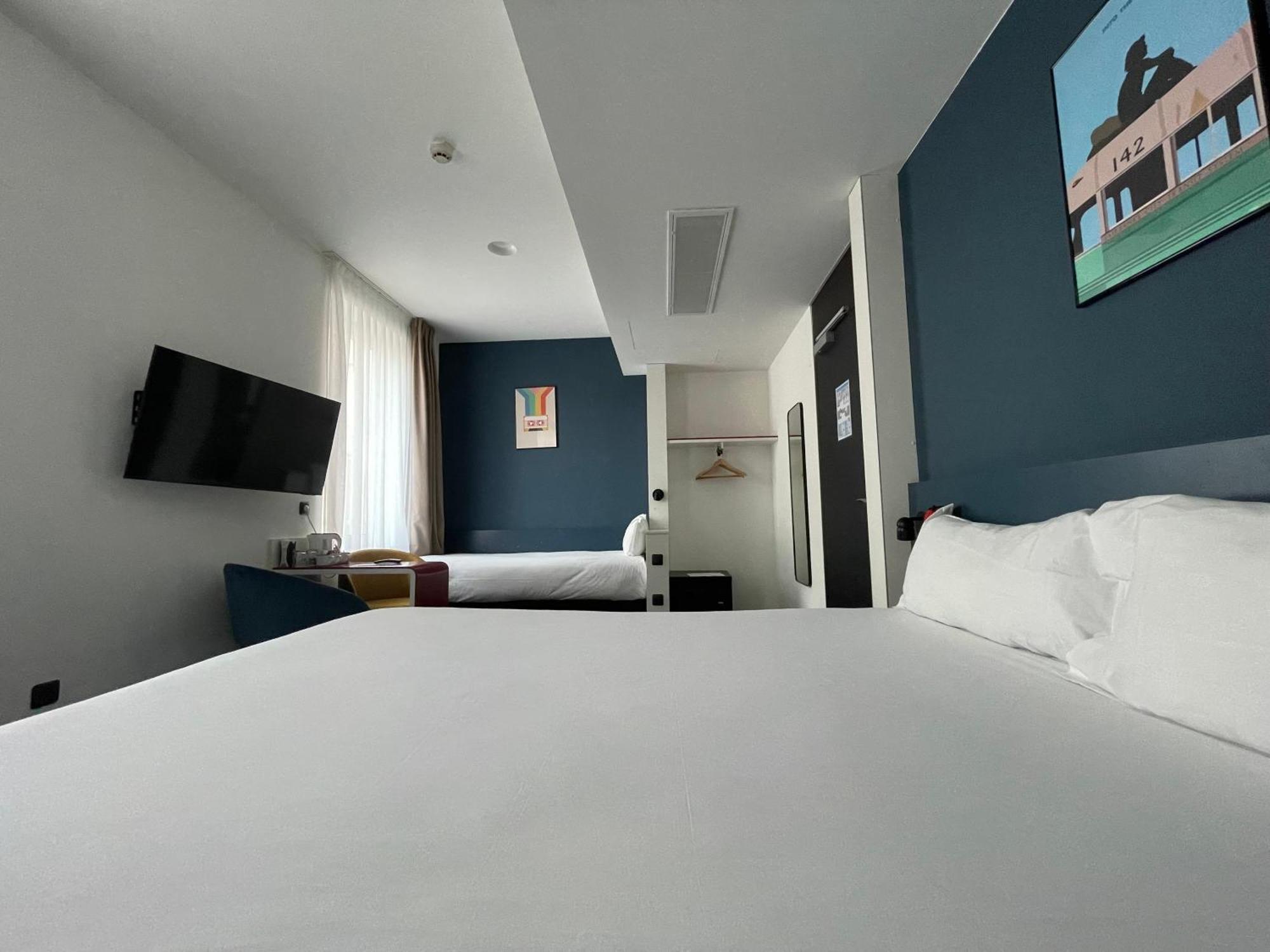 Clapclap Hotel, Food & Bar Hotel