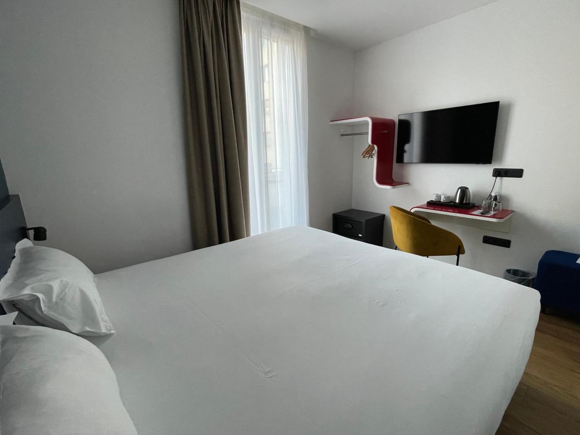 Clapclap Hotel, Food & Bar 3*