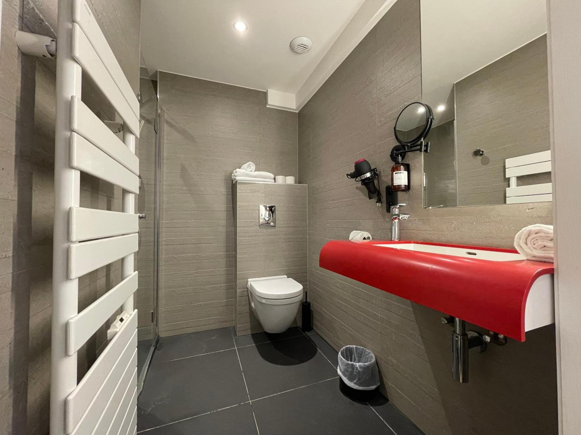 Clapclap Hotel, Food & Bar Strasburg
