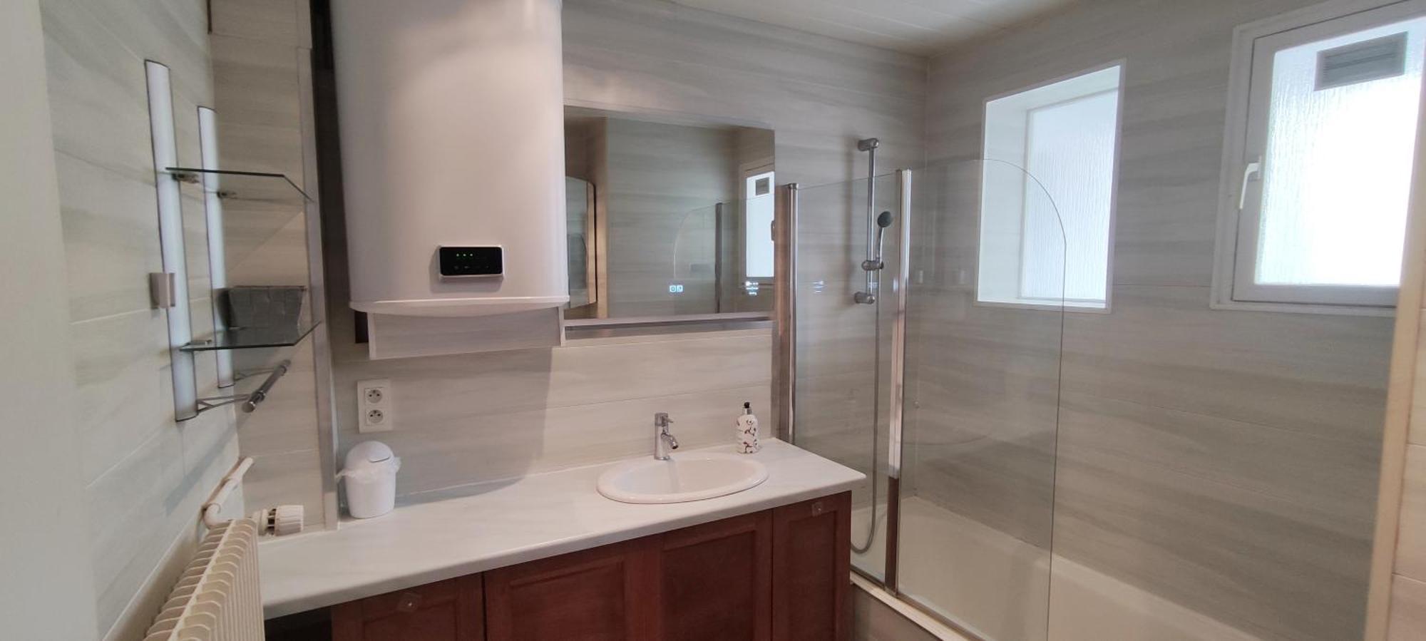 Pretty 4-room In A Quiet Area 3 Bedrooms *