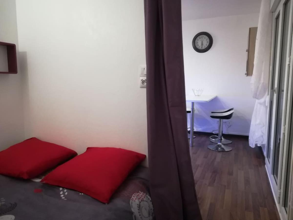 Charming Little With Bedroom Apartment