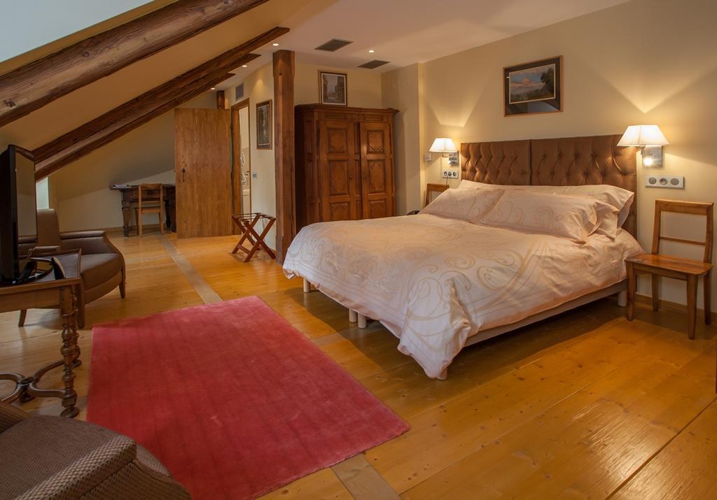 Otel & Le Bouclier D'or 4*