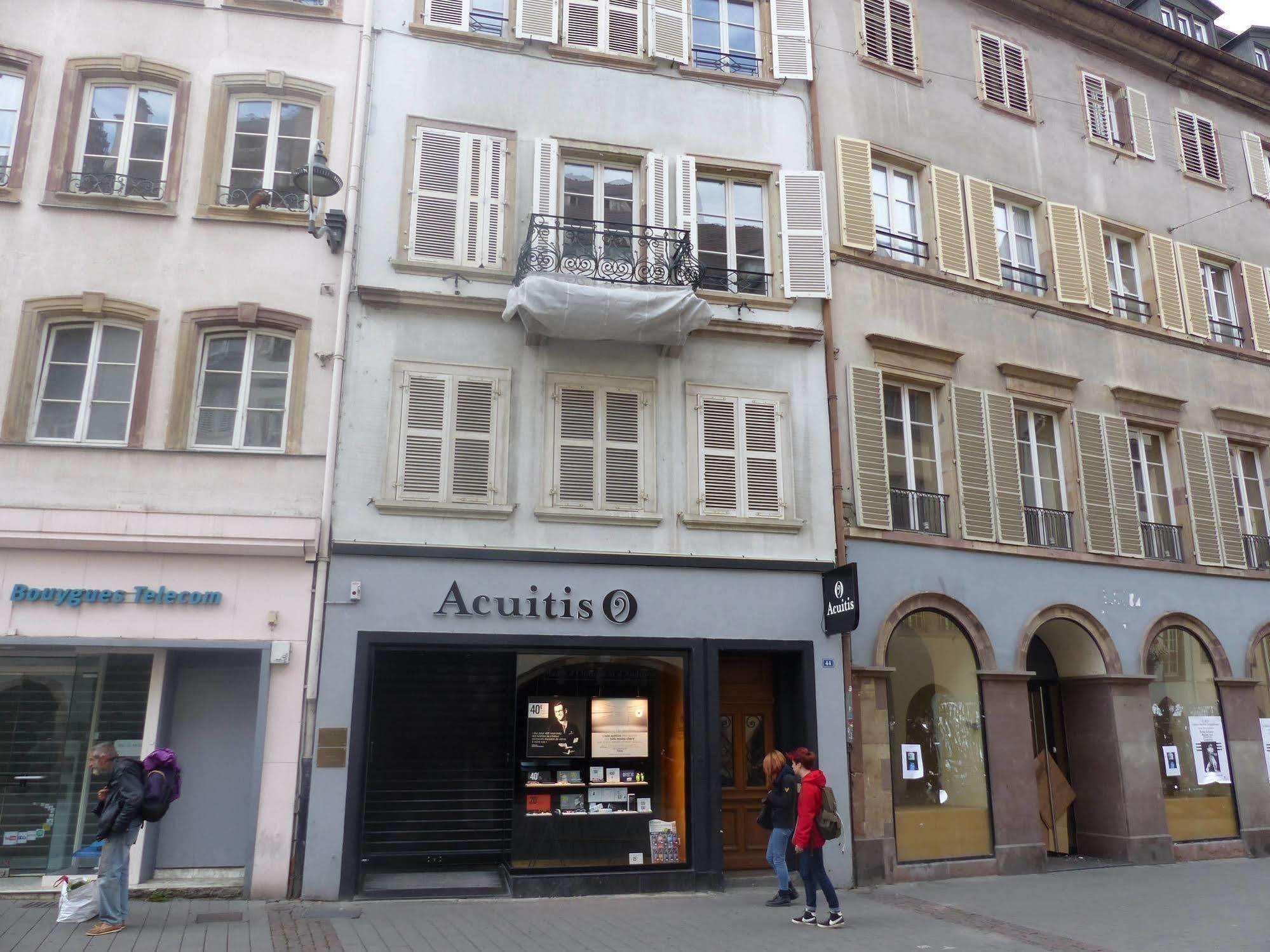 70 M² Center *