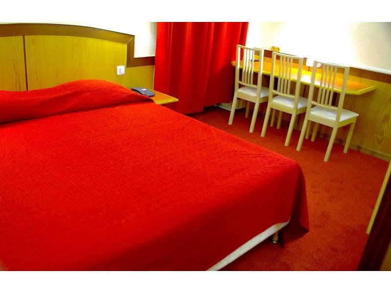 Clapclap Hotel, Food & Bar 3*