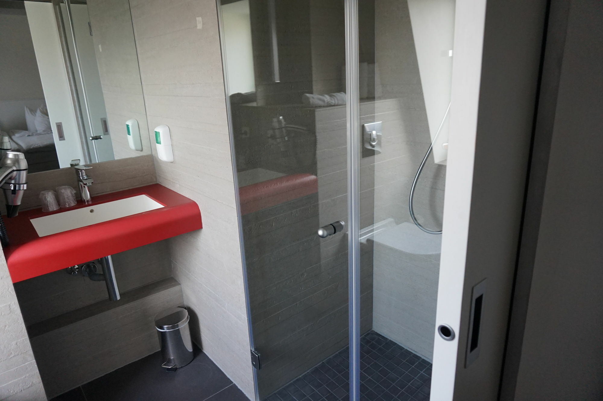 Clapclap Hotel, Food & Bar 3*