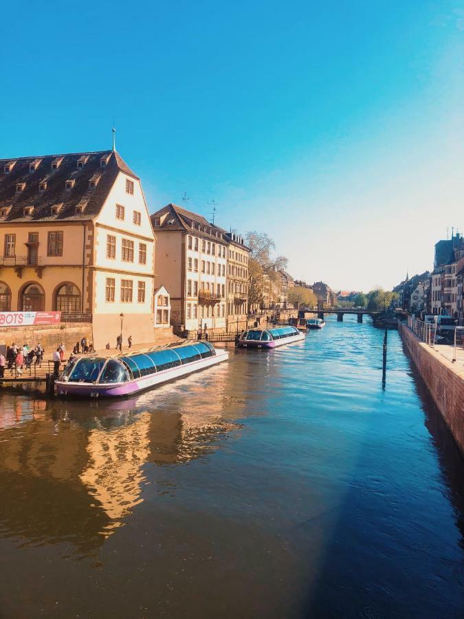 Le Moment Bleu Daire Strazburg