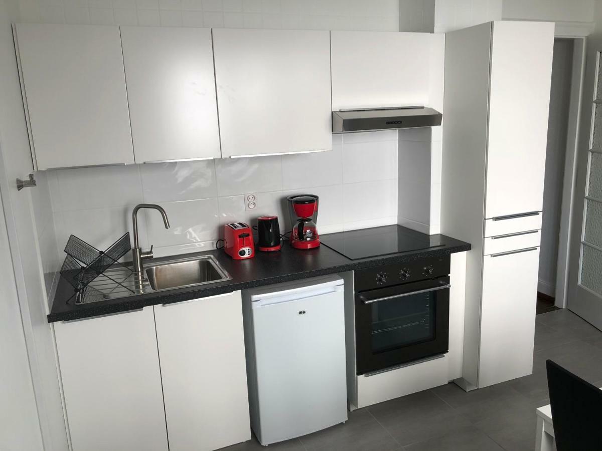 Grand 3 Pieces Stationnement Gratuit Dans La Rue