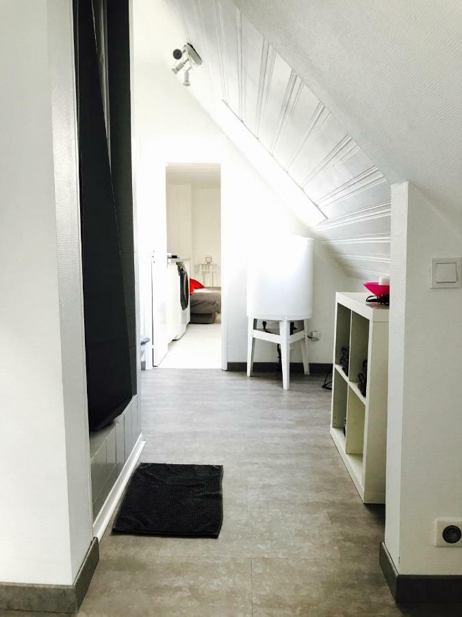 Appartement F1 Atypique Au Centre De *