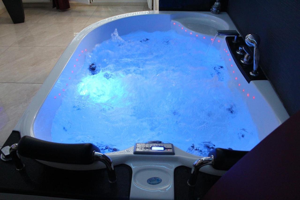 Privatif Spa, Jacuzzi , Wifi, Netflix Apartment *