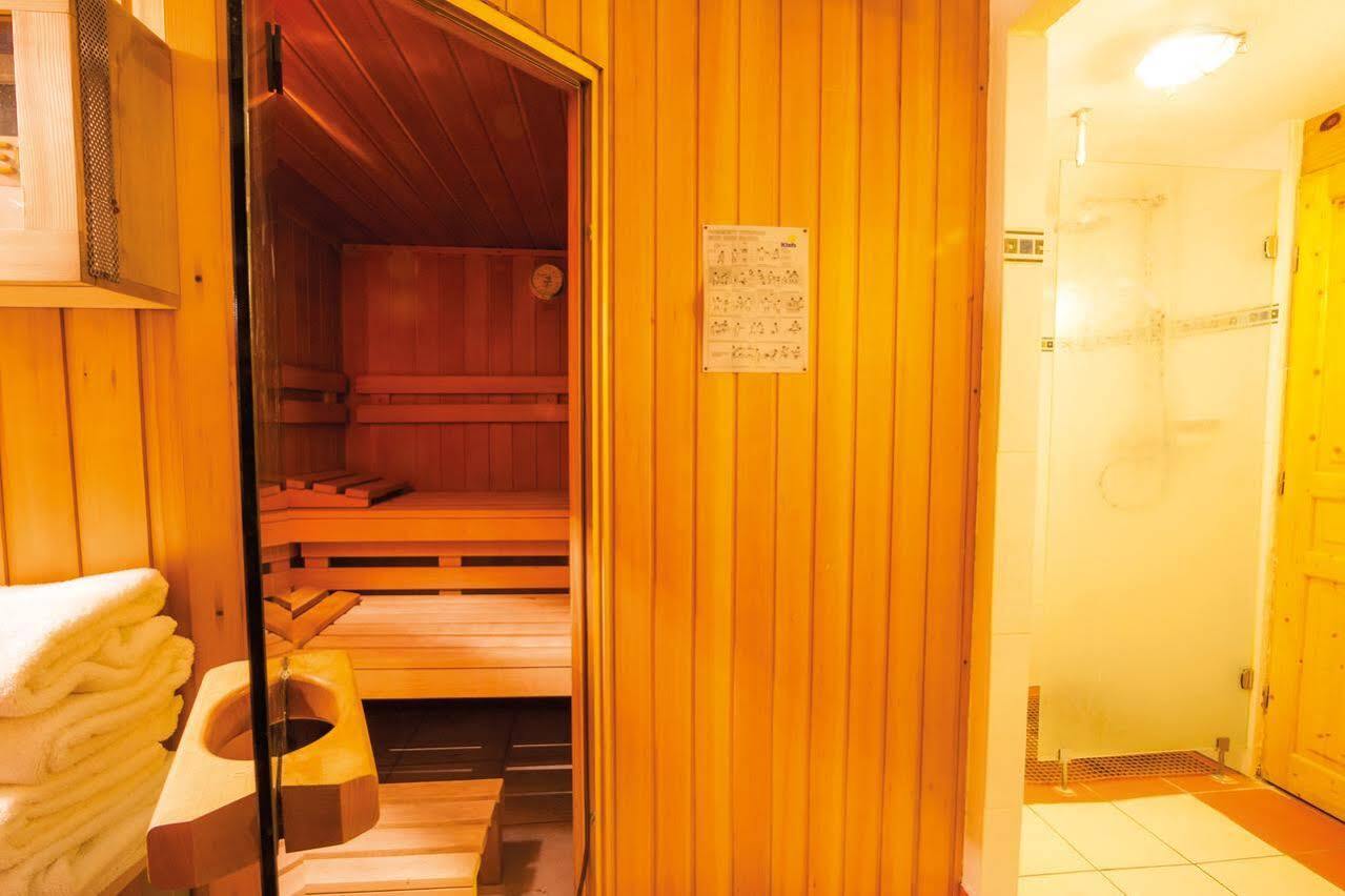 Roses Hotel 3*