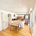Three-Room Apartment With All Comforts Very Close To The City Center