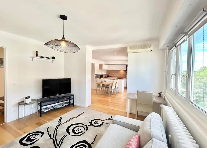 Three-Room Apartment With All Comforts Very Close To The City Center