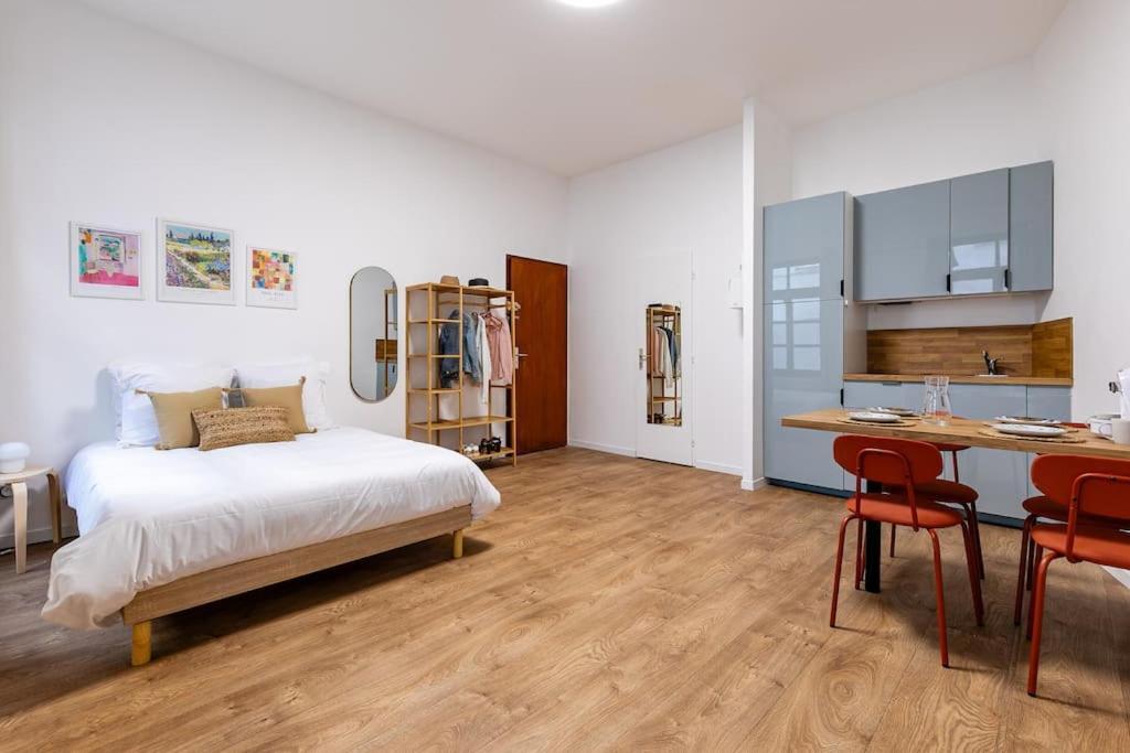 Tres Chic Studio/petite France Apartment