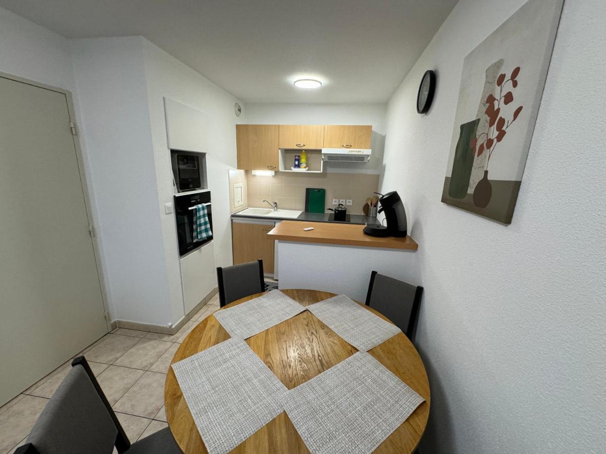 Calme Avec Balcon, A 4km Du Centre, Parking, Wi-fi, Netflix Gratuit Apartamento *