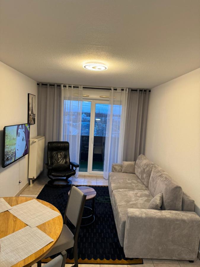 Calme Avec Balcon, A 4km Du Centre, Parking, Wi-fi, Netflix Gratuit *
