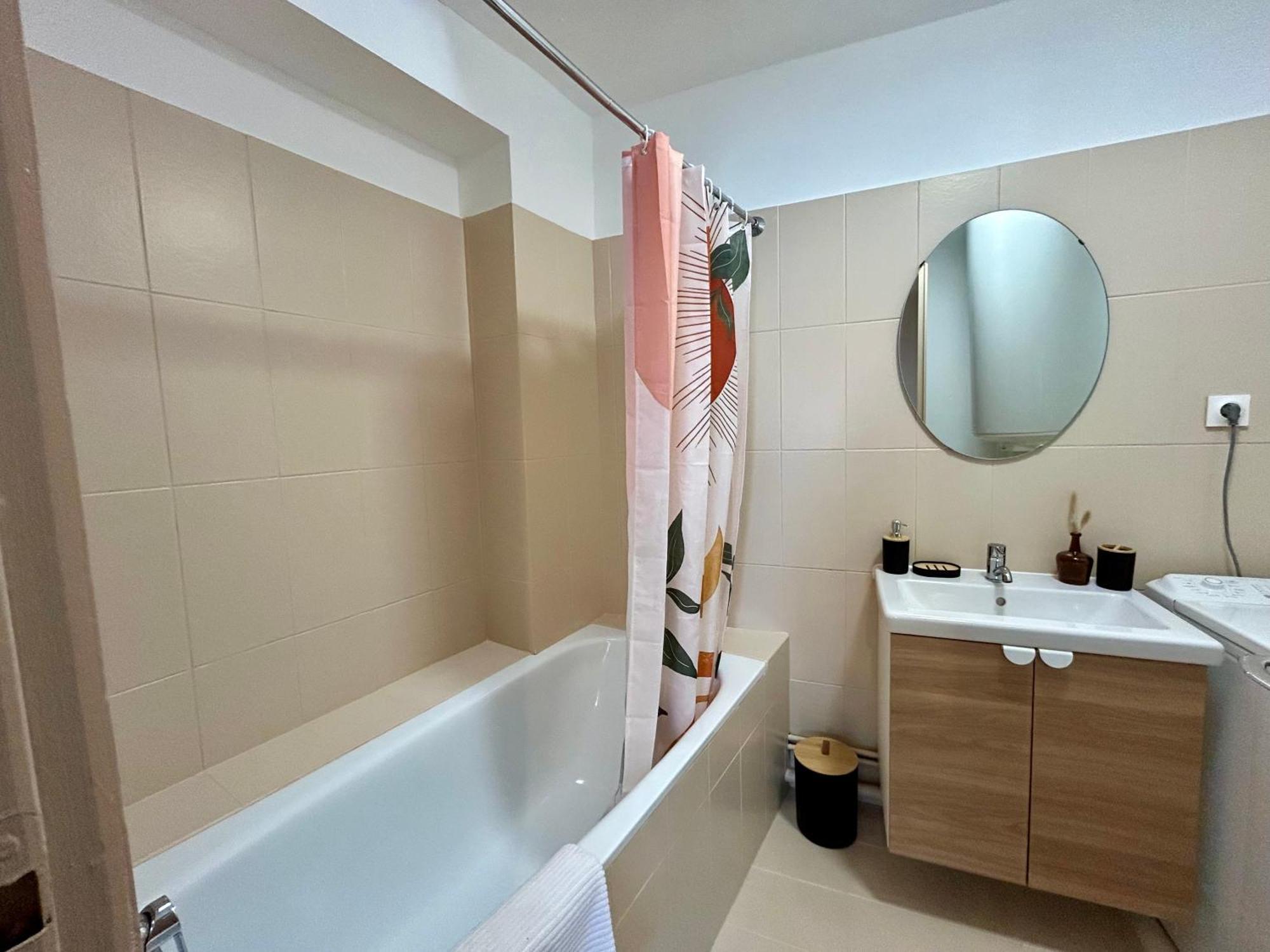 Apartment Douce Agathe - Duo-groupe, Chaleureux, Tram 200m, Centre 10min