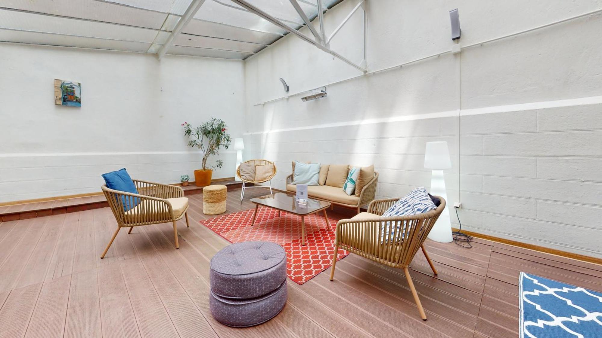 Modernes Avec Veranda Apartment