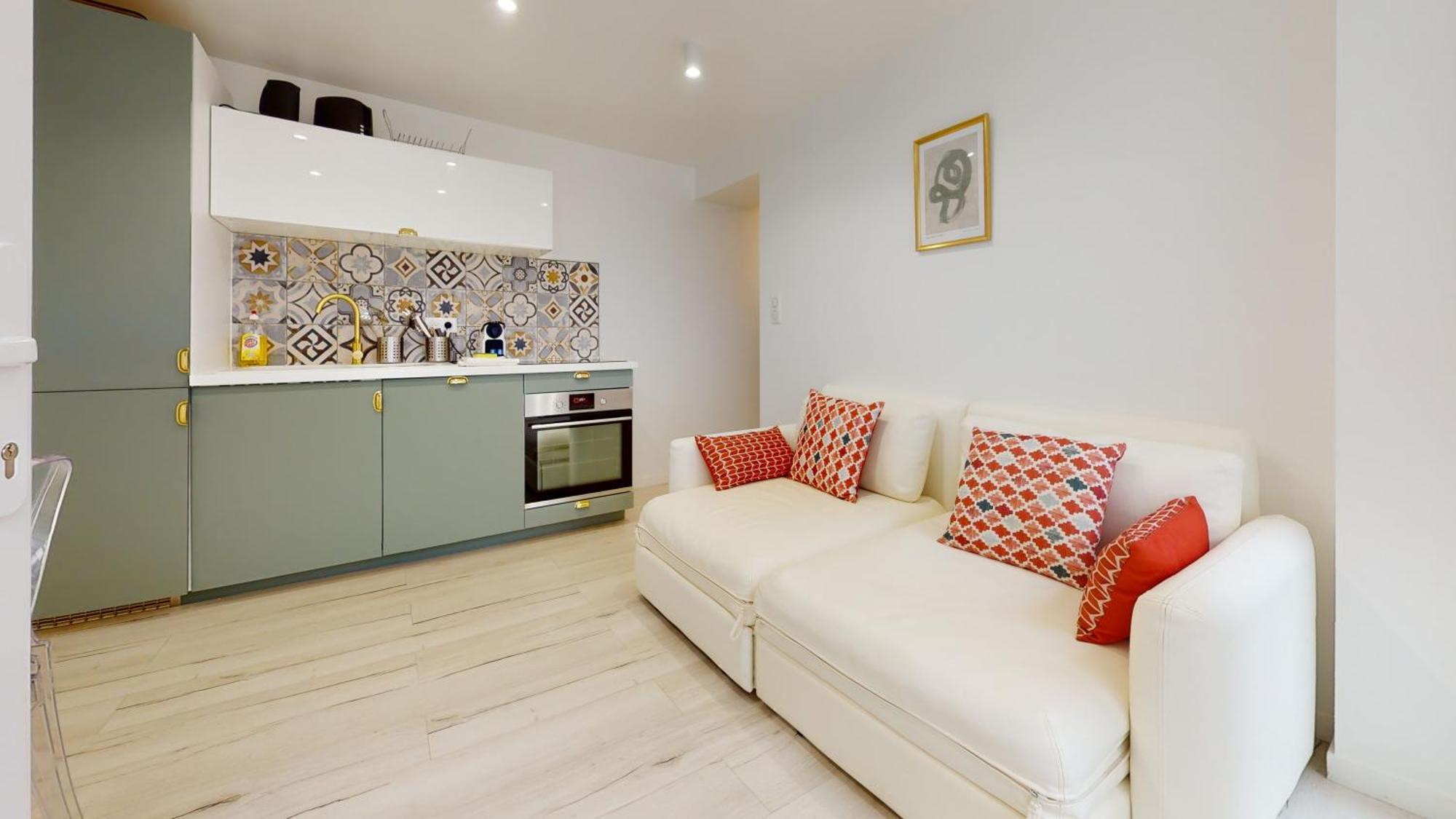 Modernes Avec Veranda Apartment