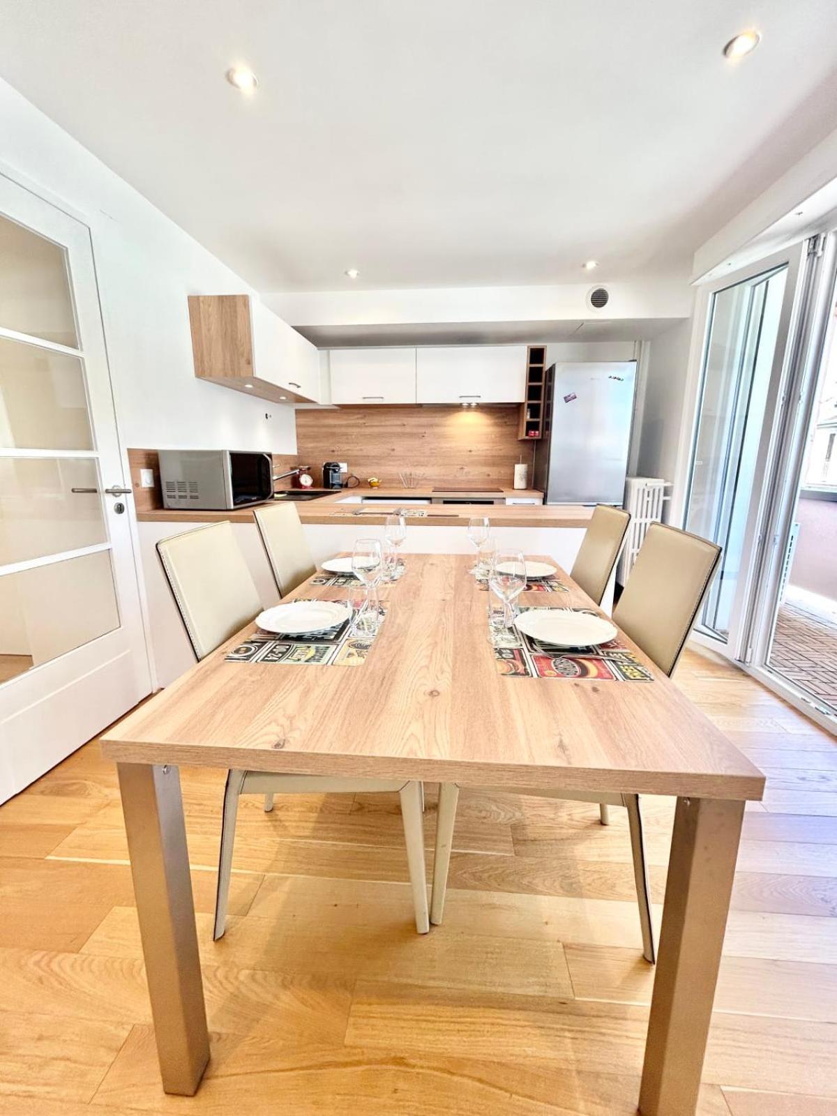 Three-room With All Comforts Very Close To The City Center Appartement *