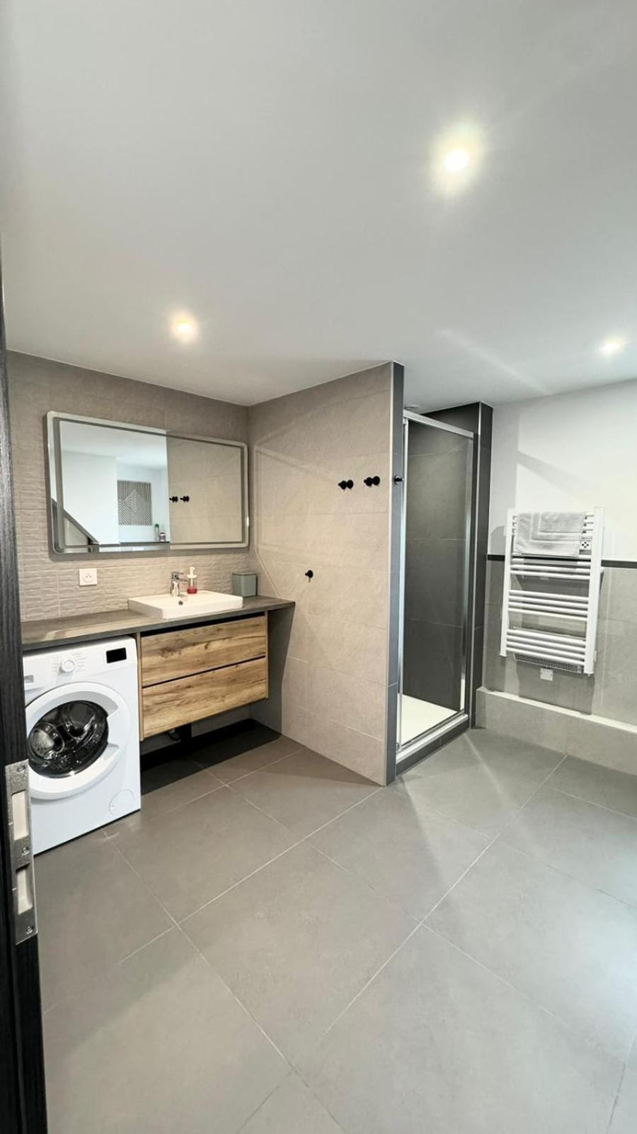 3 Pieces Proche Hyper Centre Apartment