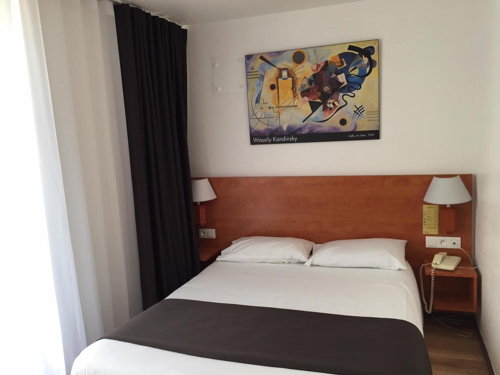 Le 21eme Hotel 2*
