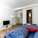 Studio Centre / Quartier Krutneau