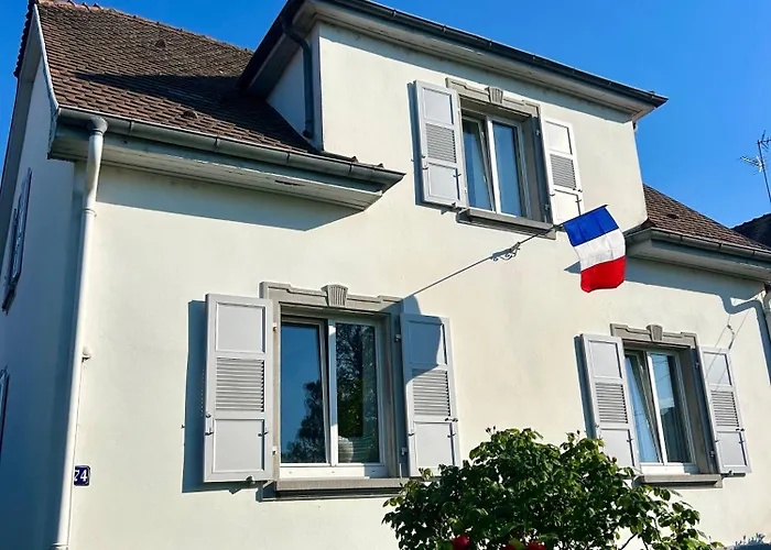 Aulouison Maison Spacieuse Et Paisible De 200 M2, A Proximite Du Parlement Europeen
