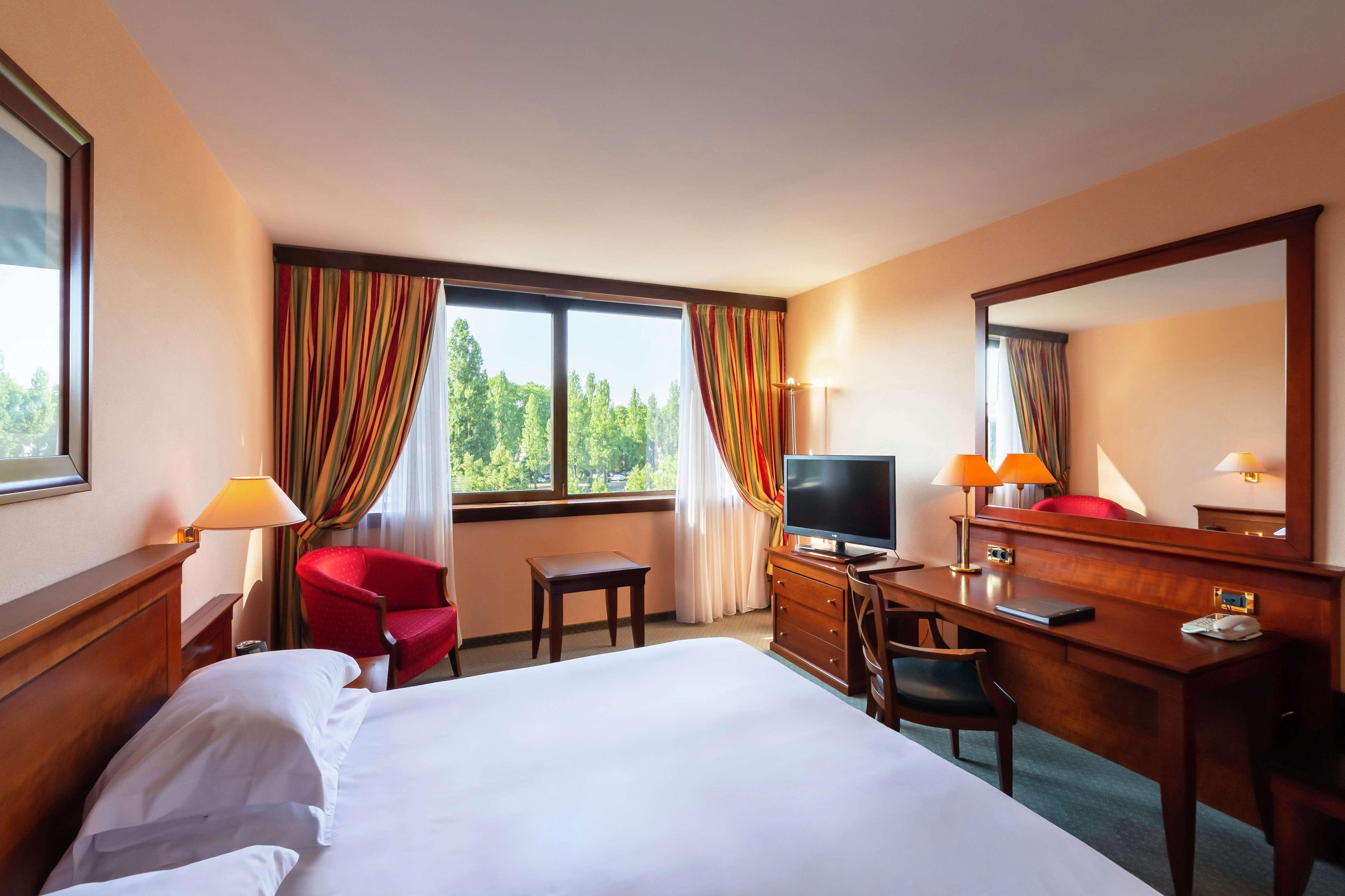 Hilton Hotel 4*