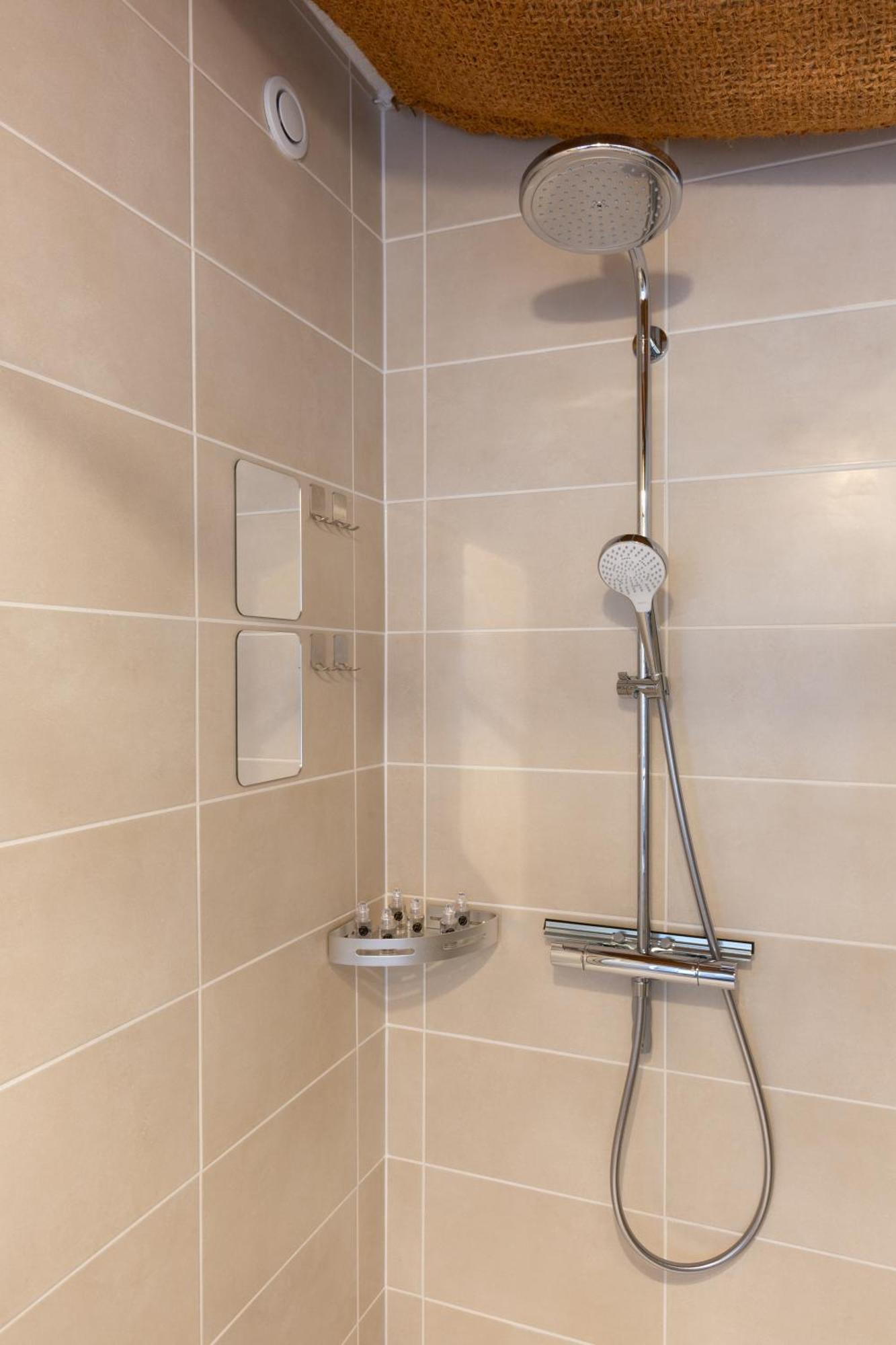 Lit Rond Tres Grand Et Confortable - Garage Possible Ou Parking Gratuit Rue - Gare 2 Min Et 4 Min En Tram - Ciel Etoile - Netflix Videoprojecteur - Luxe Et Evasion Straßburg